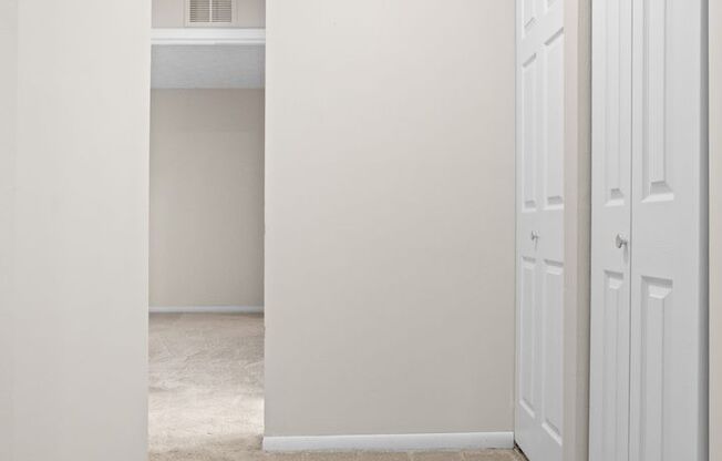 2 beds, 1 bath, 800 sqft, $1,100, Unit 379-206