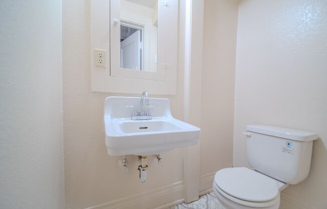 2 beds, 1.5 baths, $3,250, Unit 3435 Ocean Unit #A