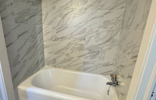 2 beds, 1 bath, $1,295, Unit 105