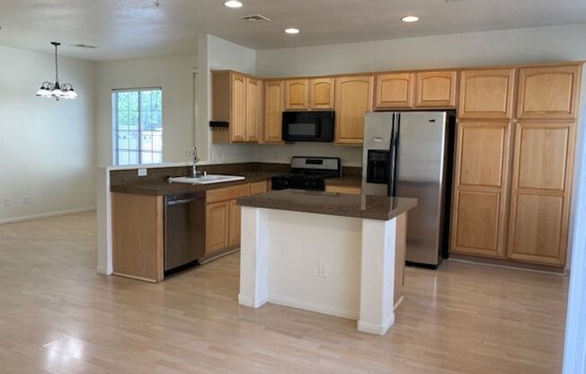 Spacious 3 bed, 2.5 bath, in a gated community!!