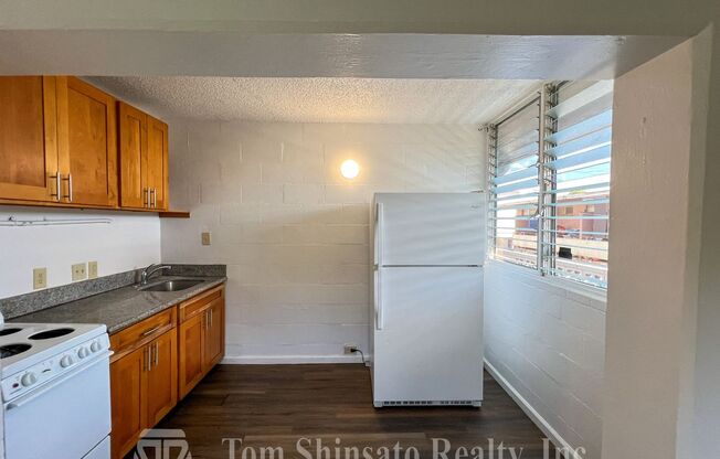 2 beds, 1 bath, $1,300