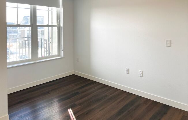 1 bed, 1 bath, 688 sqft, $1,725, Unit 400 Oak Grove Lane #331