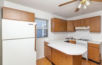 Prime Lakeview Location on Southport. 1 Bed - pets OK!