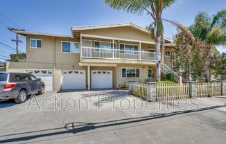 4545 Moorpark Ave