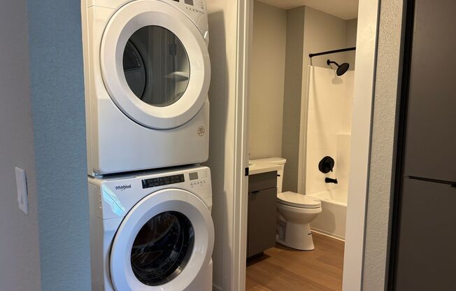 2 beds, 2 baths, 910 sqft, $2,720, Unit 7J