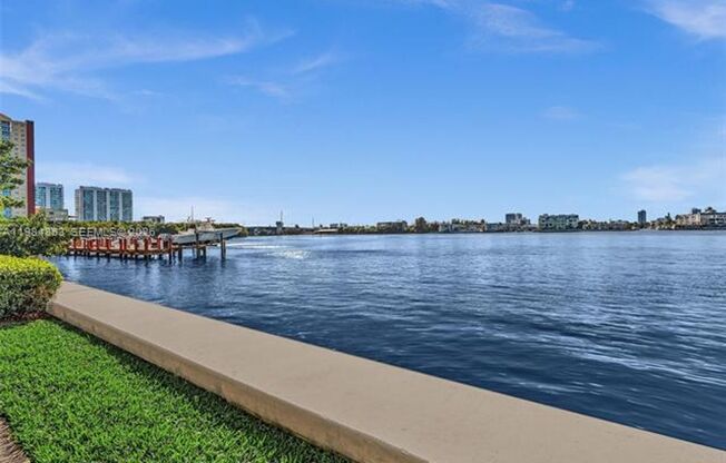 2 beds, 2 baths, 1,116 sqft, $4,000, Unit 17150 N Bay Rd # 2205