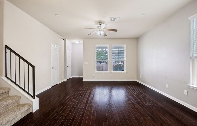Charming 3 Bedroom, 2.5 Bath Townhouse in Cedar Park Town Center!