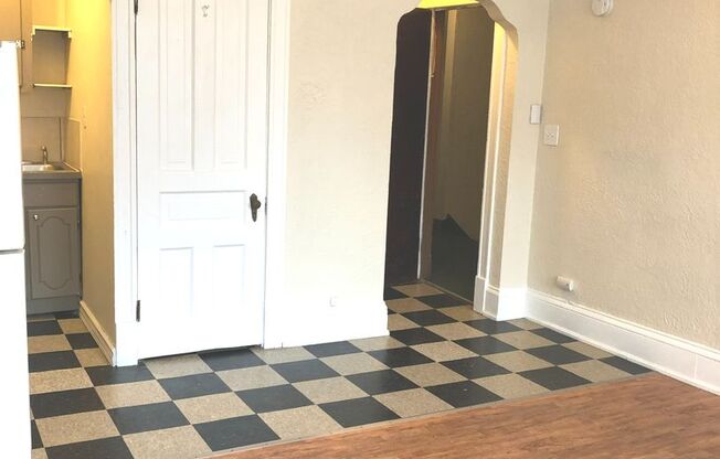 Studio, 1 bath, $775, Unit 20