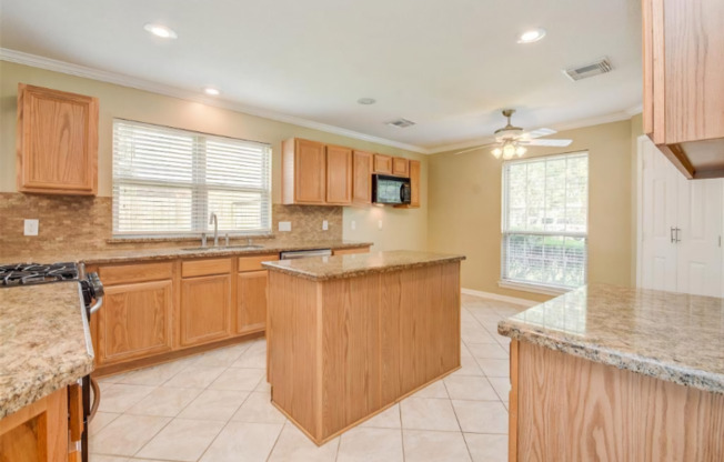 3904 IVYWOOD DR