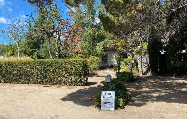 3 bed House with bonus room available. Pets Welcome!