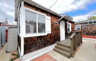 Charming 1BD/1BA Cottage located In Ocean Beach!!