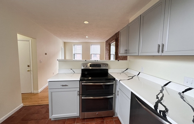 2 beds, 1 bath, $2,800, Unit 3