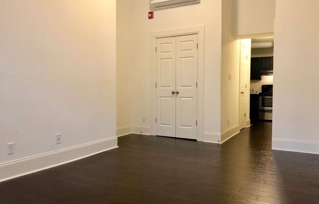Studio, 1 bath, $800, Unit 1038-1B
