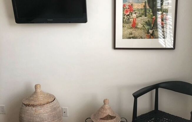 1BR/1BA Renovated Condo on Fillmore Street!  Parking! Storage! Laundry!  PROGRESSIVE