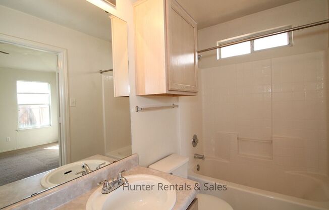 3 beds, 2 baths, $1,325