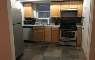 2 beds, 1 bath, 950 sqft, $1,325, Unit 1 E