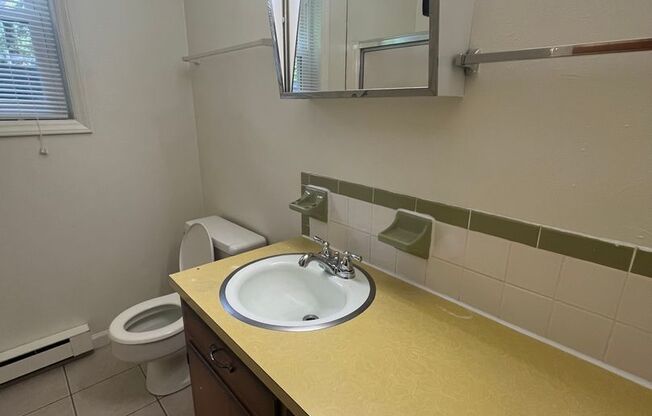 2 beds, 1 bath, 903 sqft, $1,290, Unit J-12