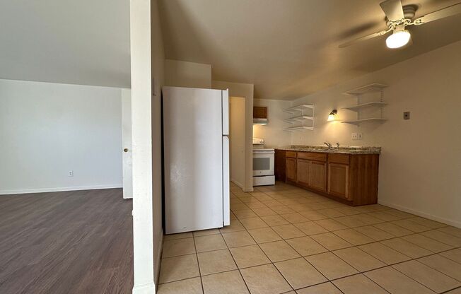 2 beds, 1 bath, $895, Unit 8