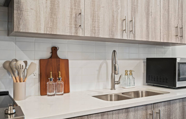 2 beds, 2 baths, 1,075 sqft, $1,670