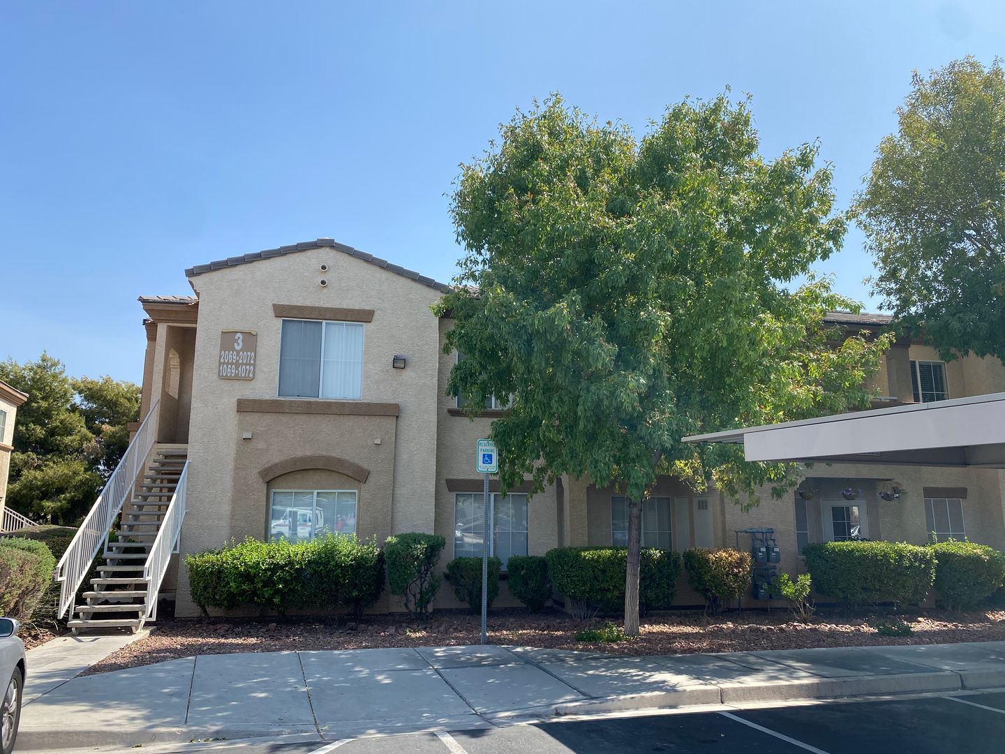 Three bedroom unit on the 2nd floor of gated SE community with pool/spa