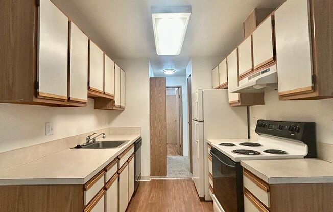 1 MONTH FREE! Glenbrook Apartments 1 and 2 bedroom apartments home with W/D in unit