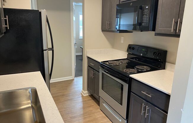 Studio, 2 baths, 930 sqft, $565