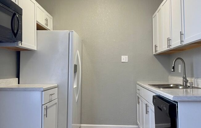 Awesome 5 Bedroom 2Bathroom Duplex in St Paul!!!