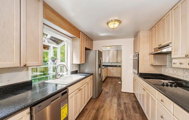 Edmonds 5 Bedroom 3.5 Bath Fully Fenced