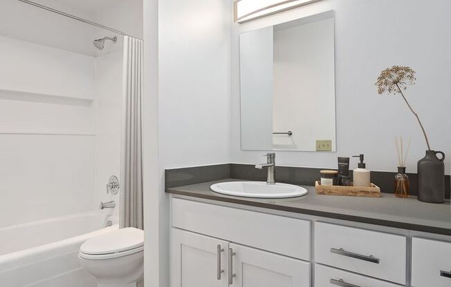 2 beds, 1 bath, 860 sqft, $1,750, Unit 29
