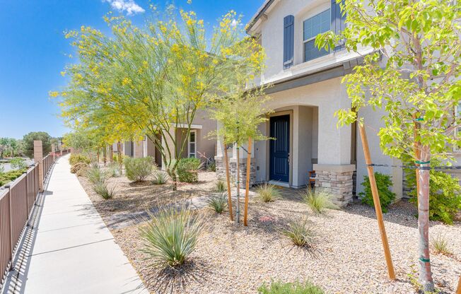 BEAUTIFUL 3BEDROOM 2.5BATH TOWNHOME IN LAKE LAS VEGAS * MOVE IN SPECIAL*