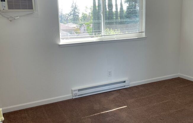 2 beds, 1 bath, $2,500, Unit 77
