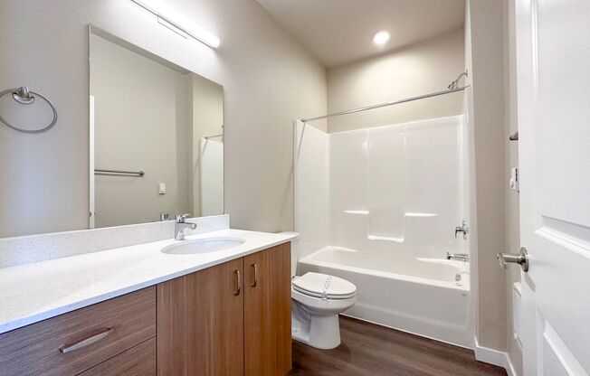 2 beds, 2 baths, 900 sqft, $1,535, Unit 4560-204
