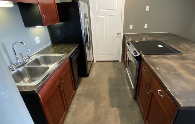 1 bed, 1 bath, 885 sqft, $850, Unit 520