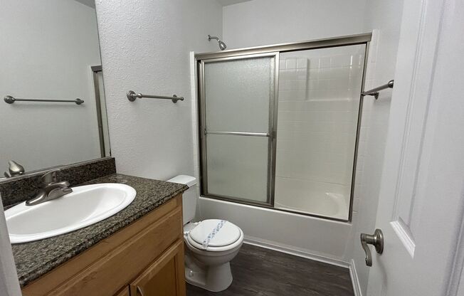 2 beds, 2 baths, 880 sqft, $2,795, Unit H-12