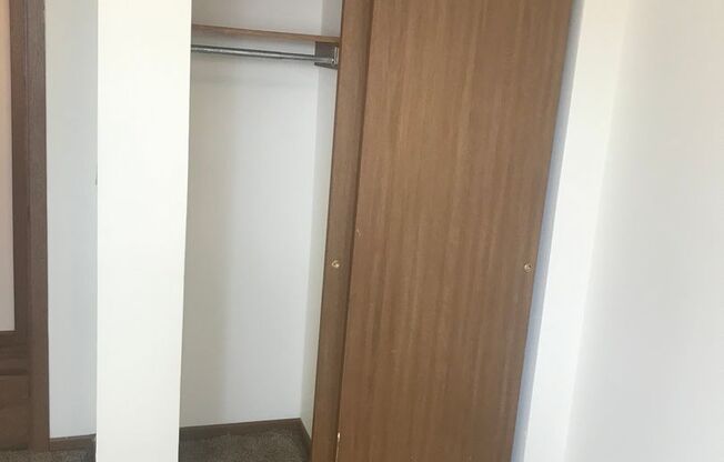 3 beds, 1 bath, 1,040 sqft, $1,695, Unit 3164-303