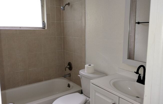 Charming 2-Bedroom, 1-Bath Home in Hudson, FL!