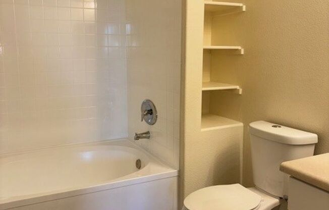 1 bed, 1 bath, 760 sqft, $1,200, Unit 305