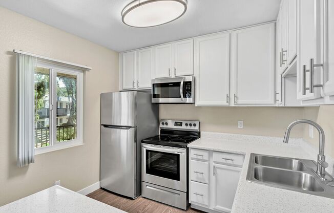 2 beds, 1 bath, 650 sqft, $2,215, Unit Unit 047
