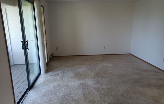 2 beds, 1 bath, 900 sqft, $1,150, Unit 204