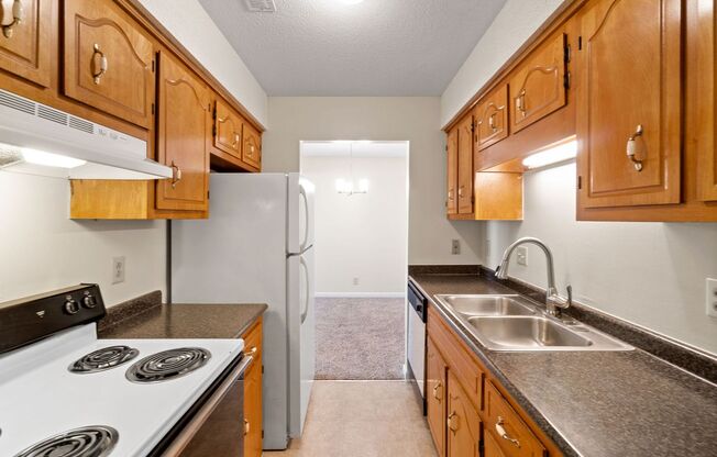 2 beds, 1 bath, 820 sqft, $915, Unit B