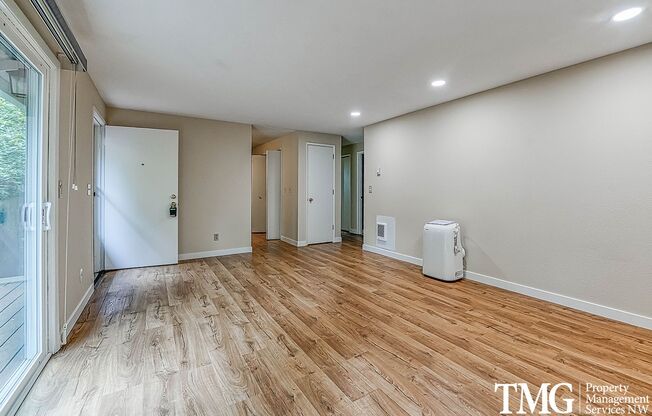 SW Portland 2 BD Home with Garage & Outdoor Space