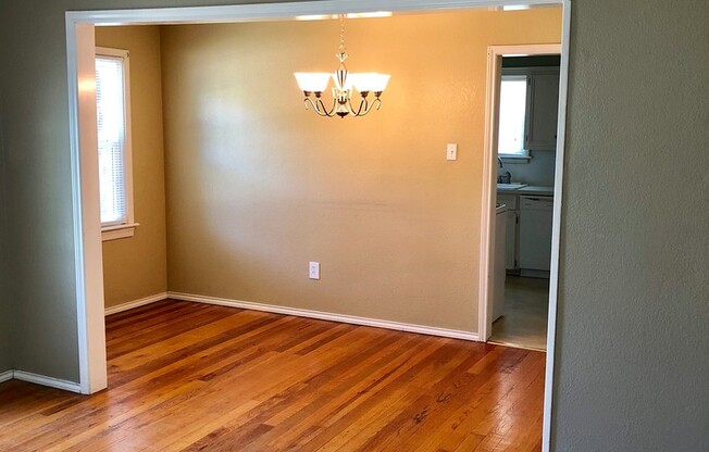 2 beds, 1 bath, $1,195