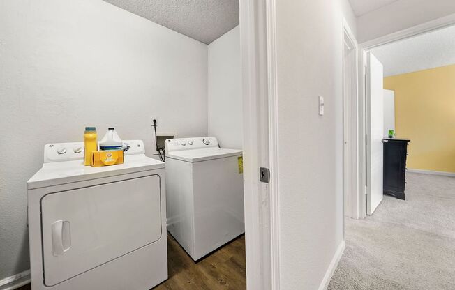 2 beds, 1 bath, 988 sqft, $1,199, Unit 545-201
