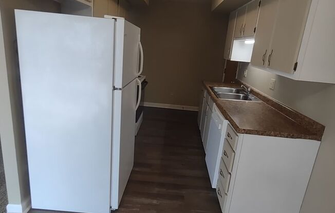 2 beds, 1 bath, 960 sqft, $959, Unit 4