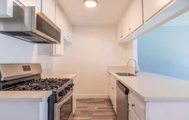 the preserve at ballantyne commons apartment kitchen with stove and sink