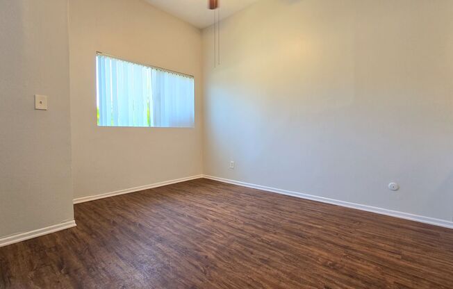 3 beds, 2 baths, 1,350 sqft, $2,898, Unit 33