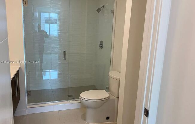 2 beds, 2 baths, $2,900, Unit 1-405