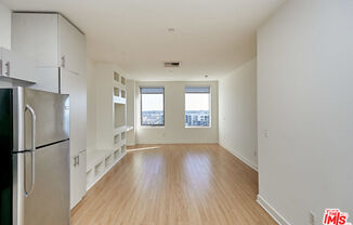 1 bed, 1 bath, 710 sqft, $2,400, Unit 809