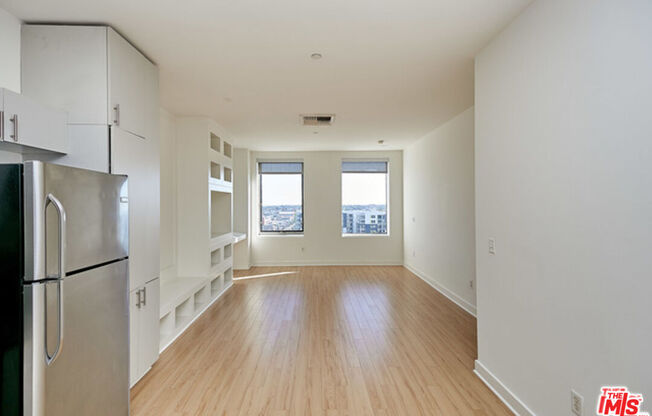 1 bed, 1 bath, 710 sqft, $2,400, Unit 809
