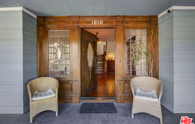 1616 W 25 ST